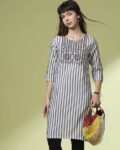 Women Striped Round-Neck Straight Kurta