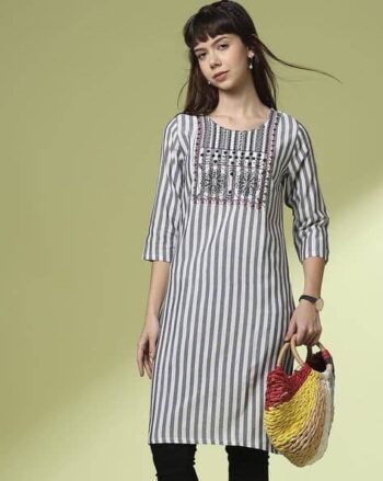 Women Striped Round-Neck Straight Kurta
