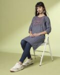 Women Striped Round-Neck Straight Kurta