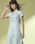 Women Striped Round-Neck Straight Kurta