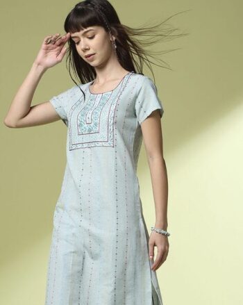 Women Striped Round-Neck Straight Kurta