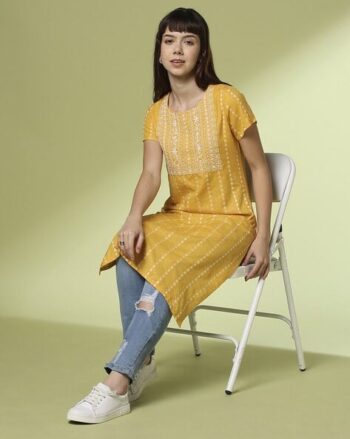 Women Printed Round-Neck Straight Kurta