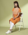 Women Geometric Woven Round-Neck Straight Kurta