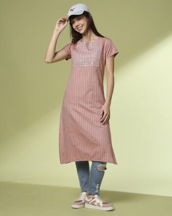 Women Striped Round-Neck Straight Kurta