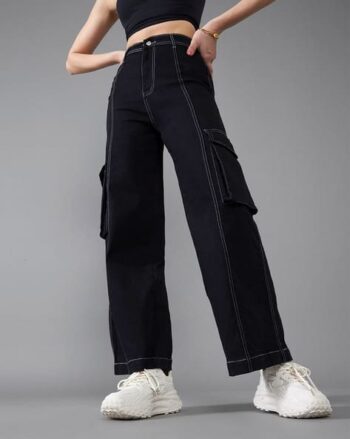 Women Wide Jeans with Flap Pockets