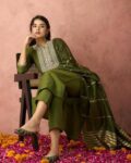 Women Floral Print Straight Kurta with Pants & Dupatta Set