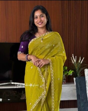 Women Embellished Traditional Saree