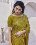 mirchi_fashion_mustard_women_chevron_print_saree_with_blouse_piece.jpg