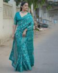 Women Floral Print Saree with Unstitched Blouse Piece