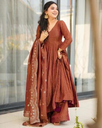 Women Embellished Straight Kurta Suit Set