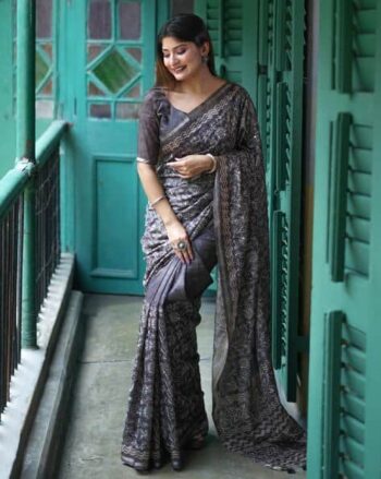 Women Embroidered Saree with Contrast Border