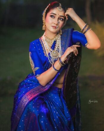Women Floral Woven Banarasi Saree with Contrast Border