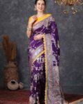Women Floral Pattern Saree with Contrast Border