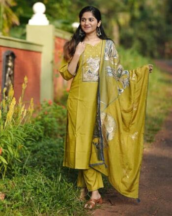 Women Floral Kurta Set