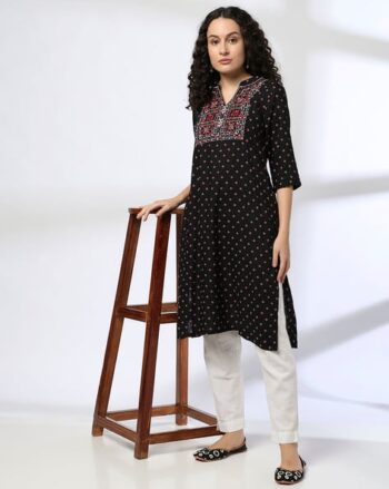 Women Printed Straight Kurta with Embroidered Yoke