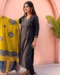 Women Floral Print Straight Kurta Set