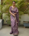 Women Floral Print Saree with Contrast Border