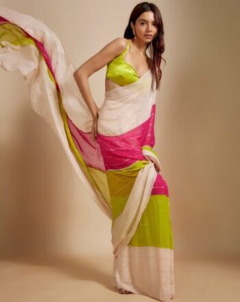 Women Ombre-Dyed Saree with Blouse Piece