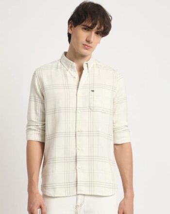 Men Checked Slim Fit Shirt with Patch Pocket