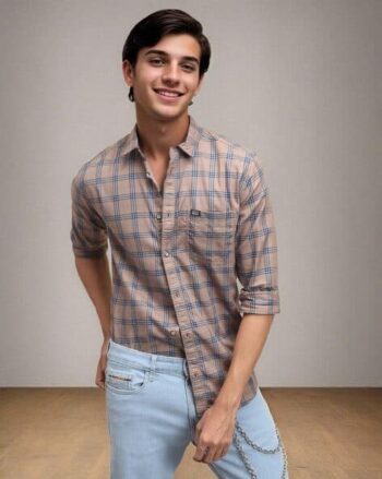 Men Checked Slim Fit Shirt with Patch Pocket