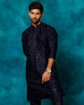 vastramay_navy_blue_embellished_kurta_with_mandarin-collar.jpg