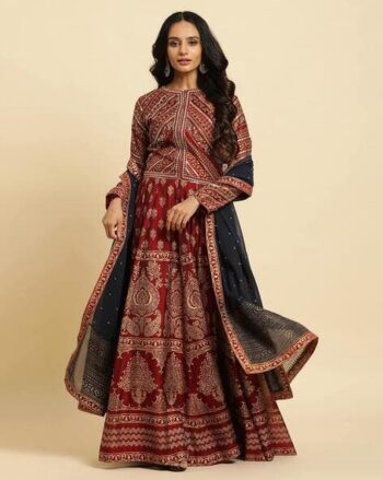 Women Embellished Straight Kurta Set